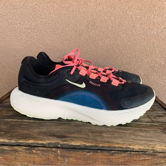 Nike Women’s React Escape Running Shoe - Picture 2 of 8